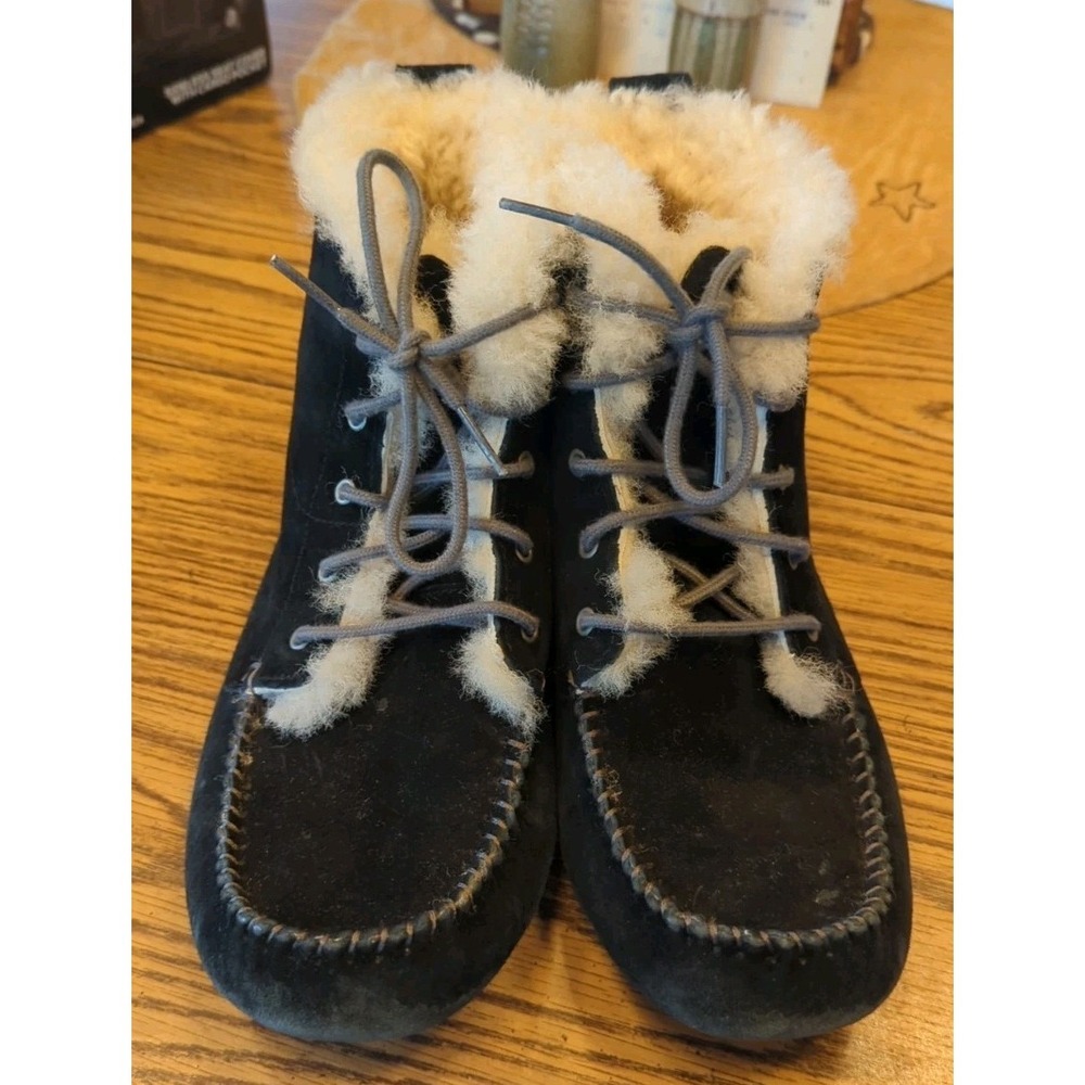 Ugg Womens Size 7 Black Chickree Boots - Picture 2 of 9